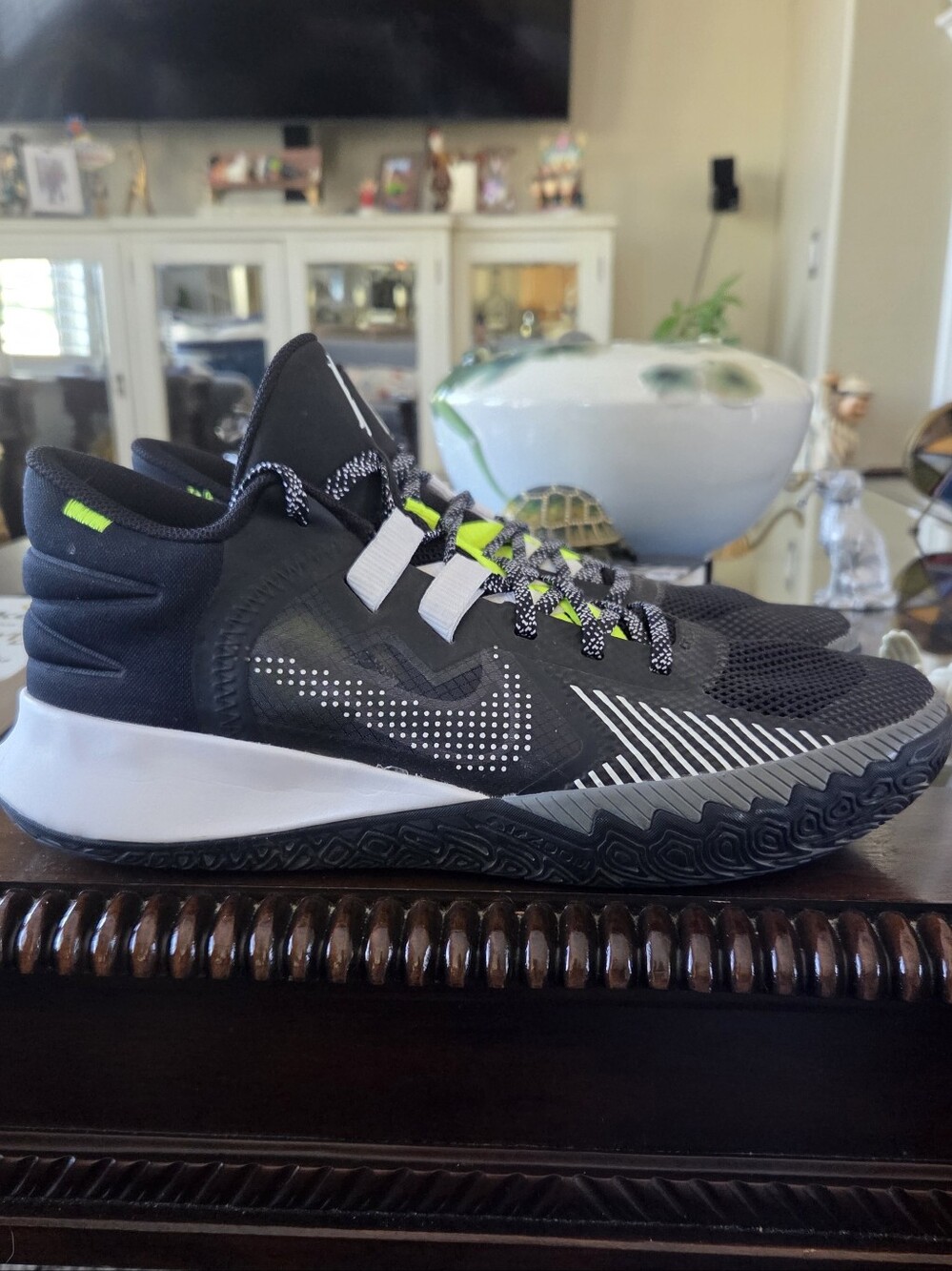 Nike Kyrie Flytrap V5 Men’s Black/White Sneakers with Neon Green Accents